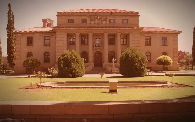 October 15, 1962: Mandela enters the Pretoria court in leopard skin and challenges his judges