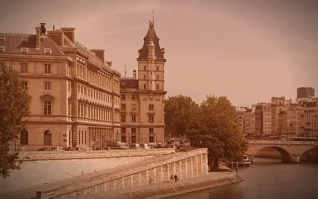 October 17, 1961: Algerians thrown into the Seine in Paris, only three deaths acknowledged