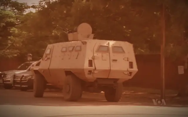 1995 : Bob Denard et 33 mercenaires confisquent les Comores