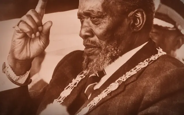 20 octobre 1952 : l'état d'urgence au Kenya, Kenyatta arrêté dans la nuit, les camps pour huit ans